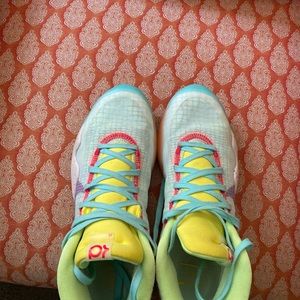 Men’s 9.5 basketball shoes